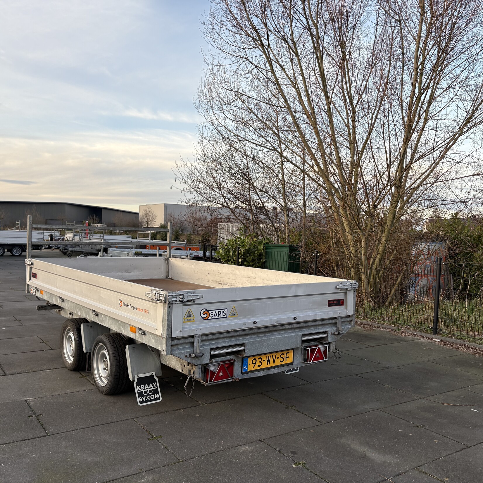 Saris kipper 330 x 180 cm 3500 kg met rijplaten