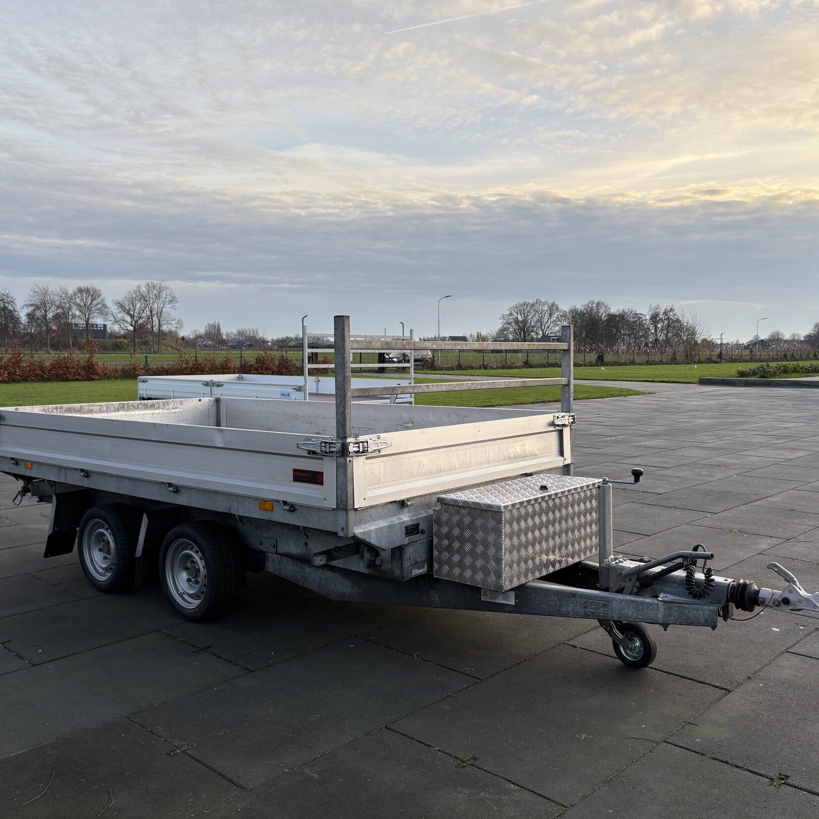 Saris kipper 330 x 180 cm 3500 kg met rijplaten