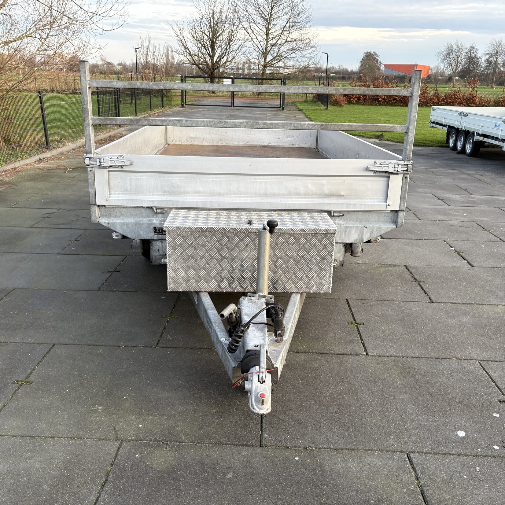 Saris kipper 330 x 180 cm 3500 kg met rijplaten