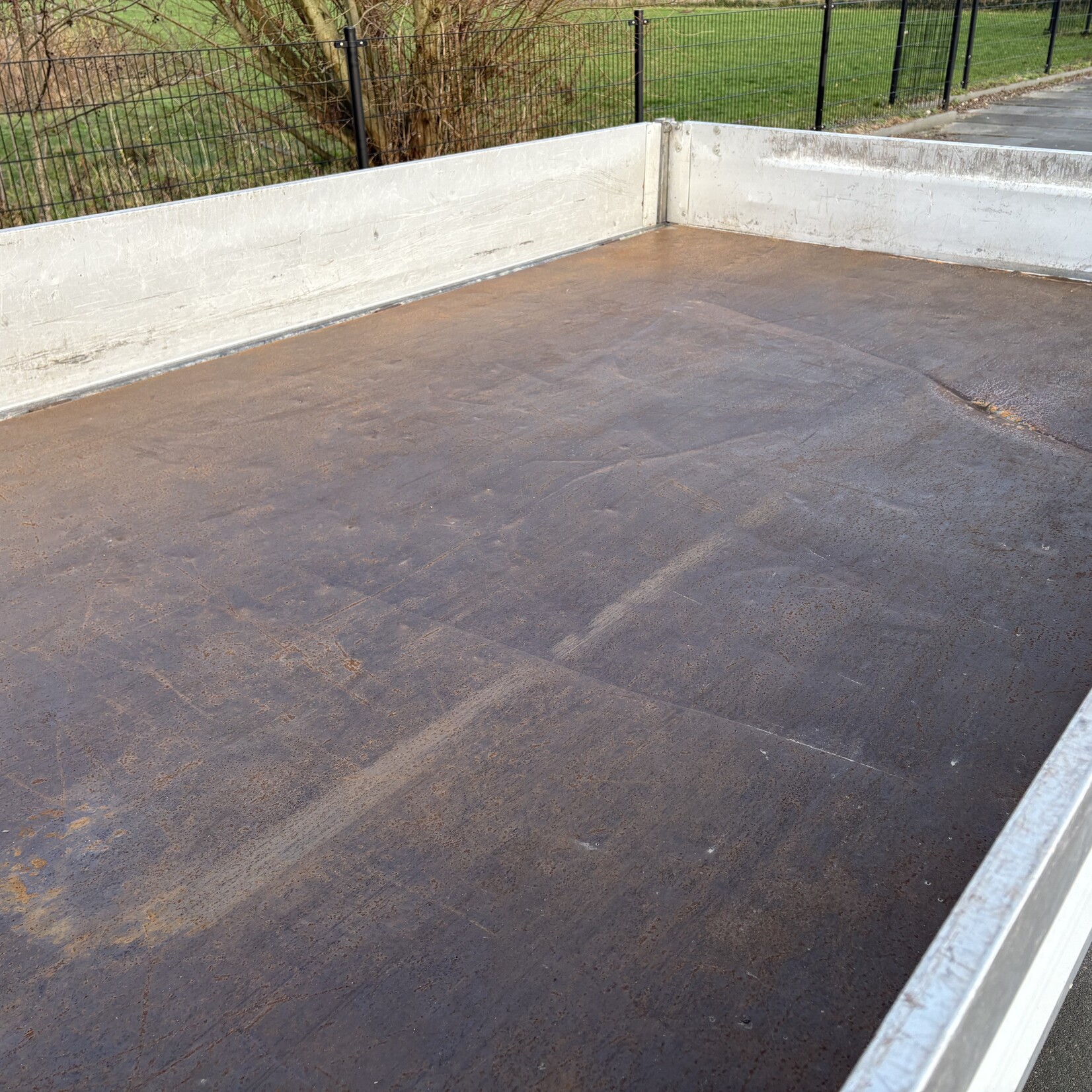 Saris kipper 330 x 180 cm 3500 kg met rijplaten