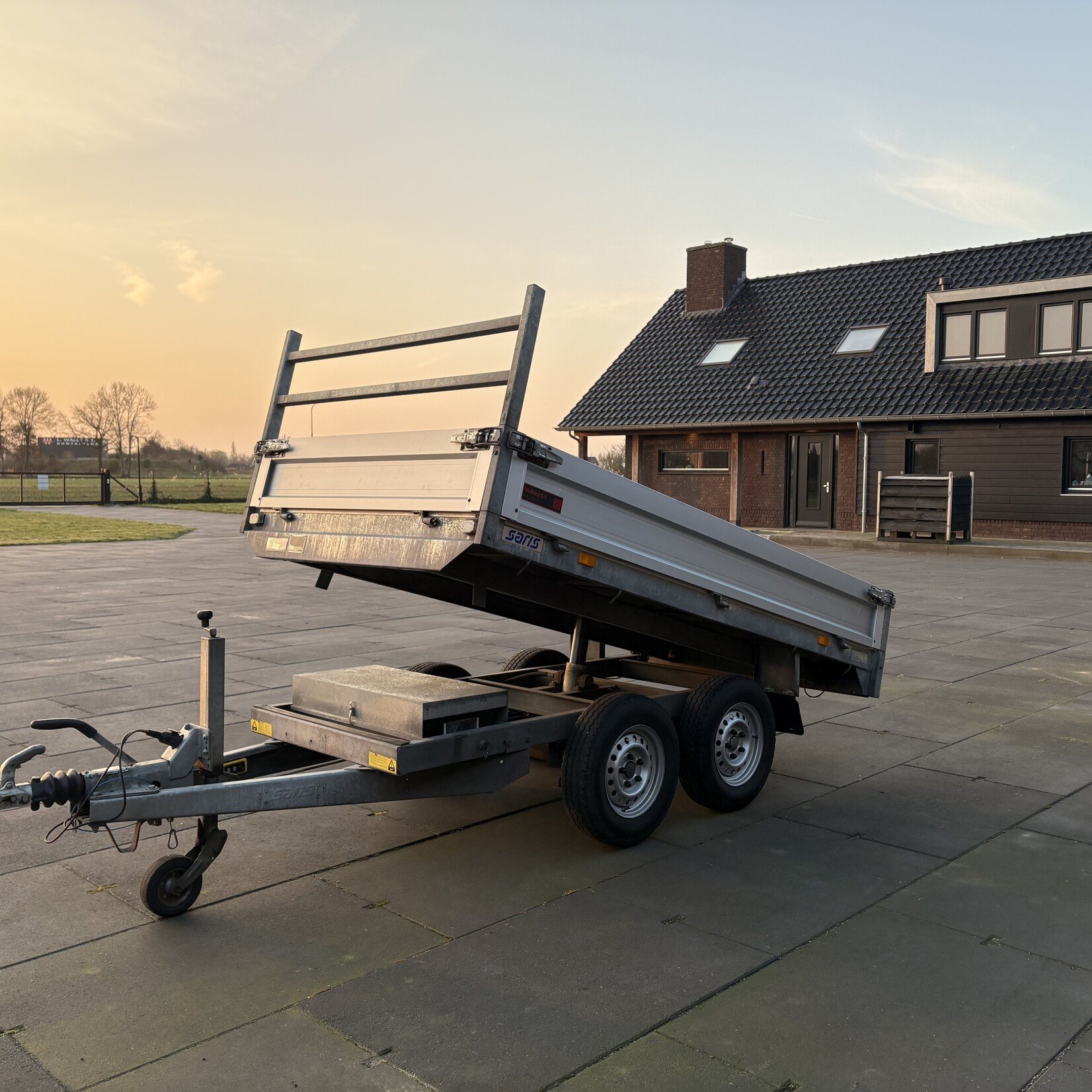 Saris kipper 270 x 150 cm elektrisch bediend