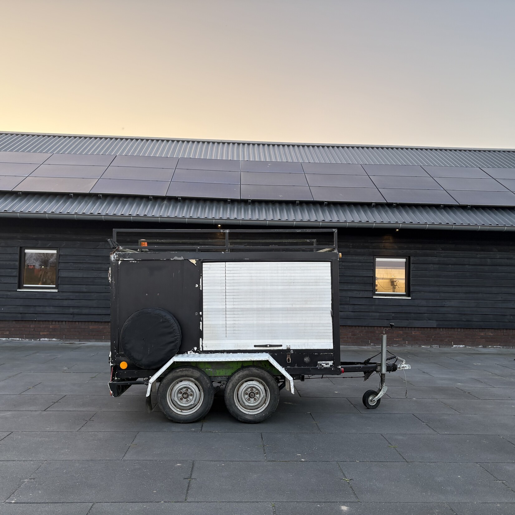 Henra gesloten wagen 240 x 140 x 140 cm