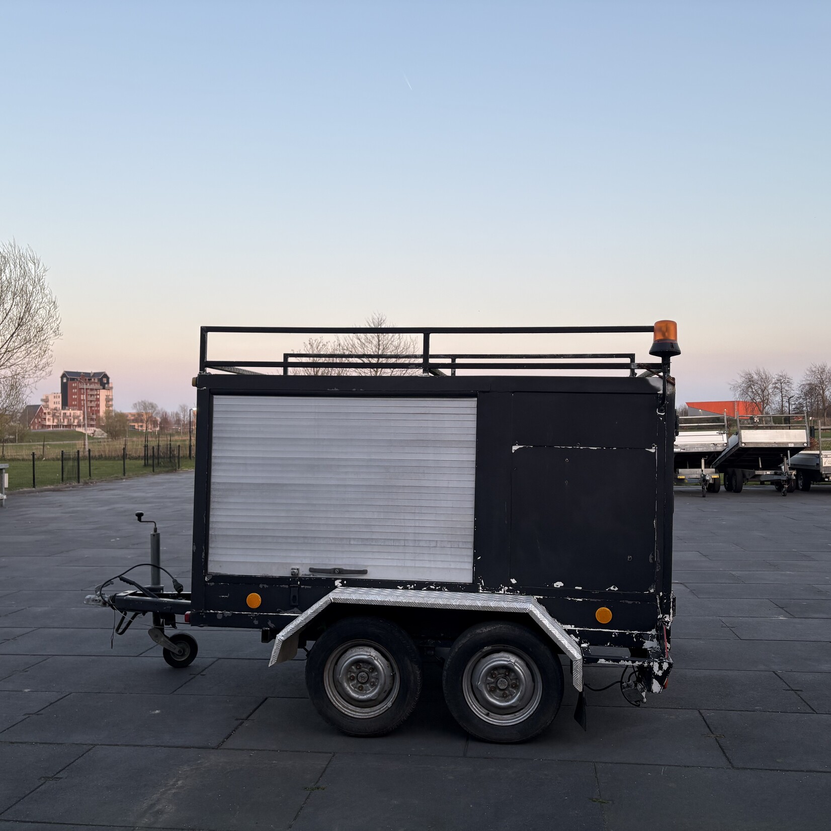 Henra gesloten wagen 240 x 140 x 140 cm