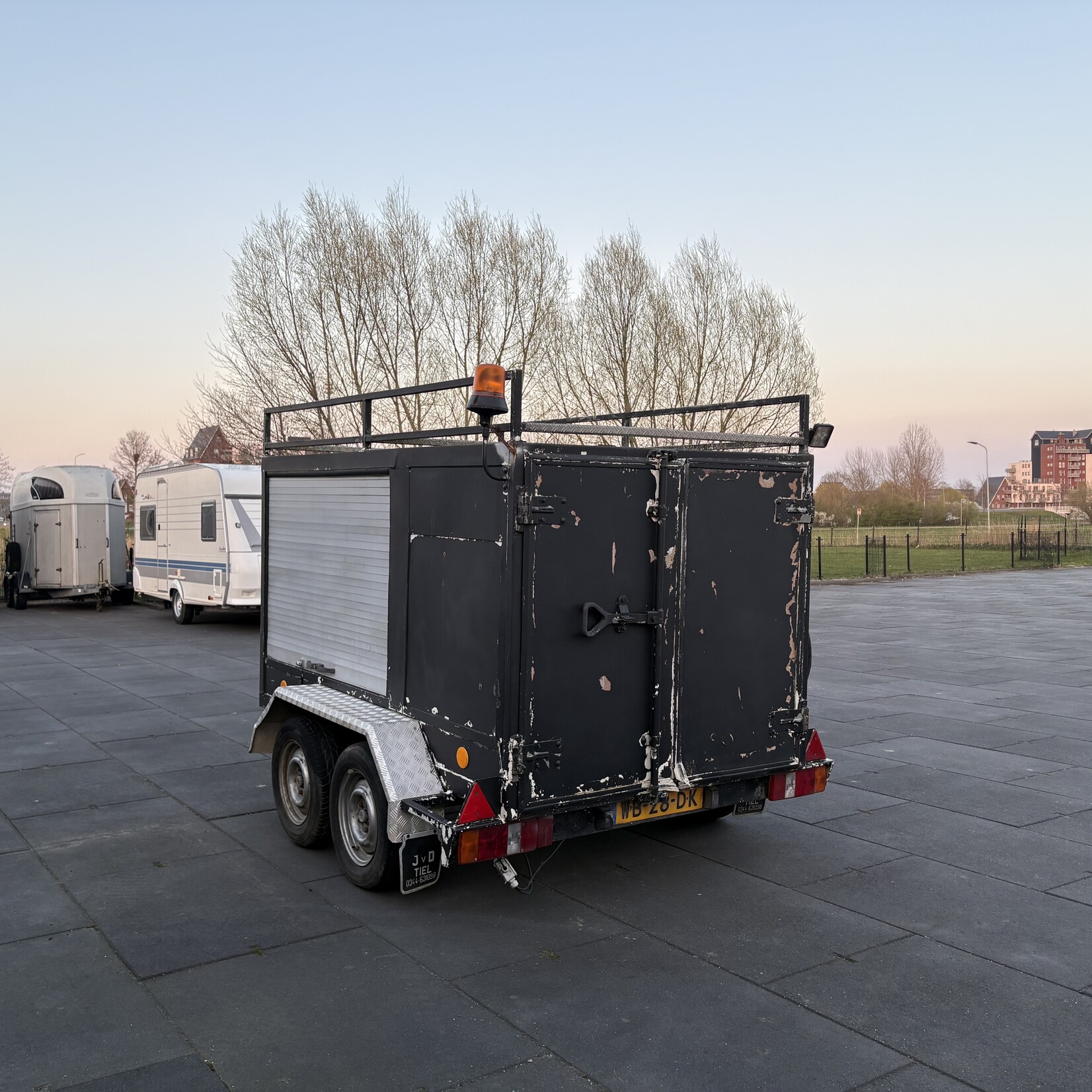 Henra gesloten wagen 240 x 140 x 140 cm