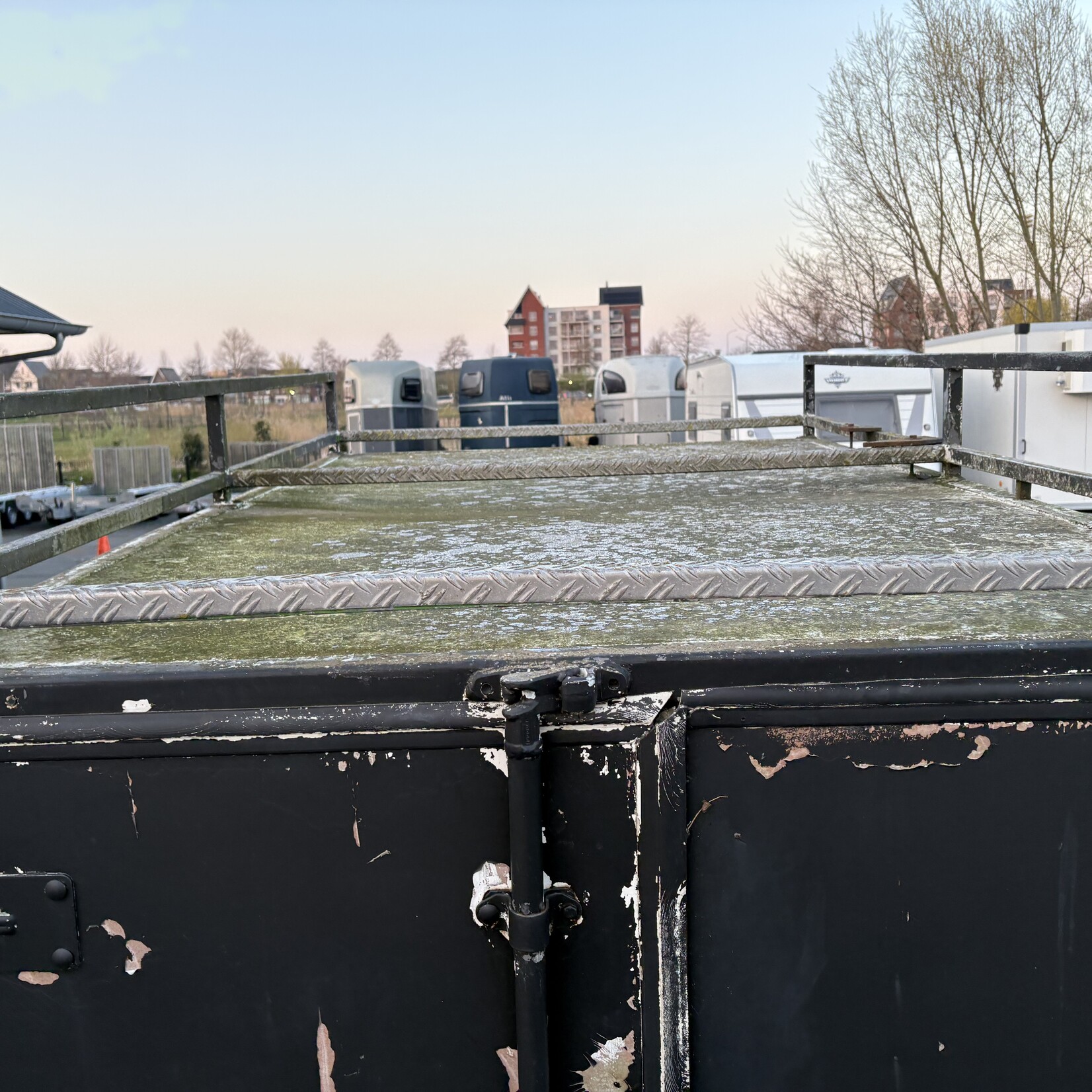 Henra gesloten wagen 240 x 140 x 140 cm