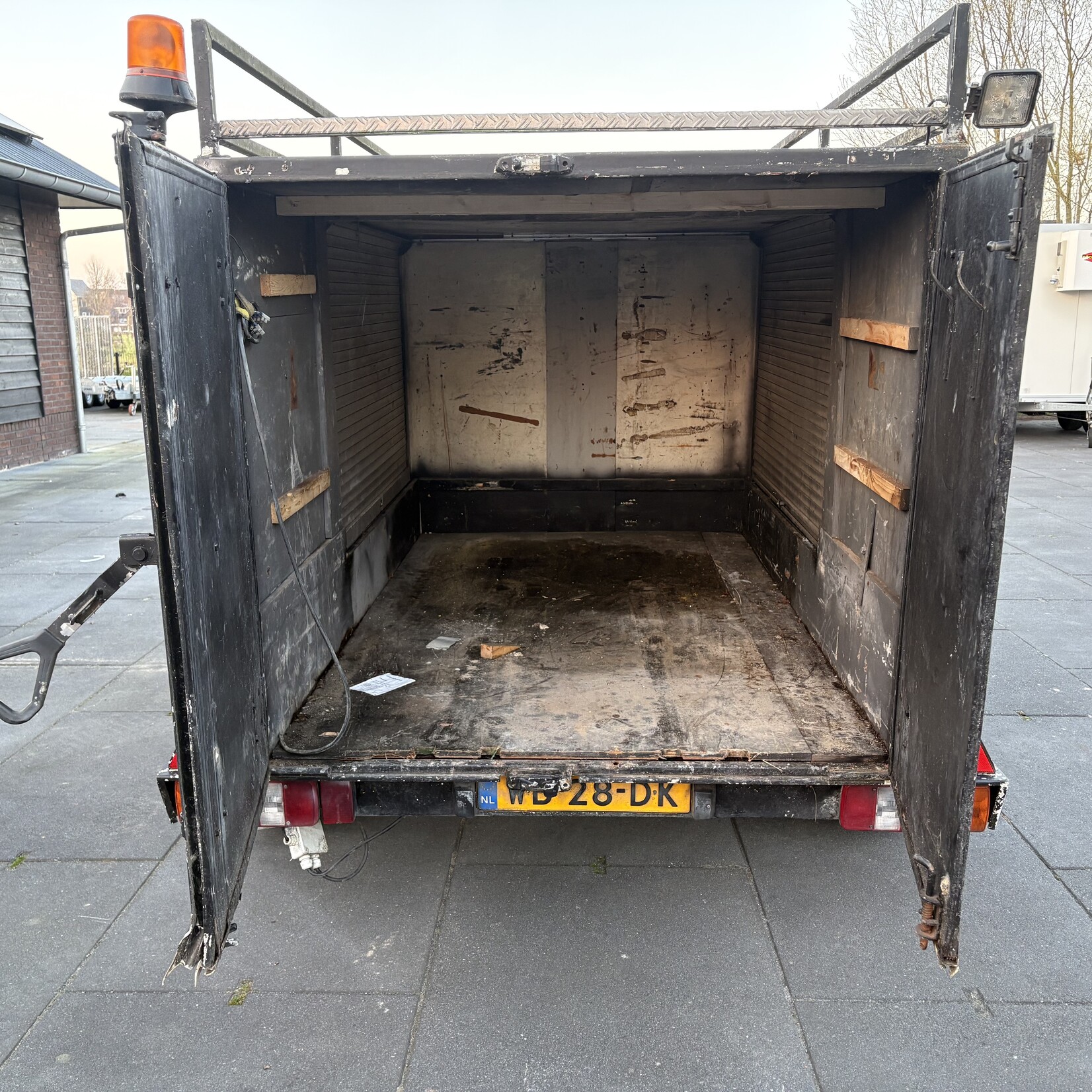 Henra gesloten wagen 240 x 140 x 140 cm