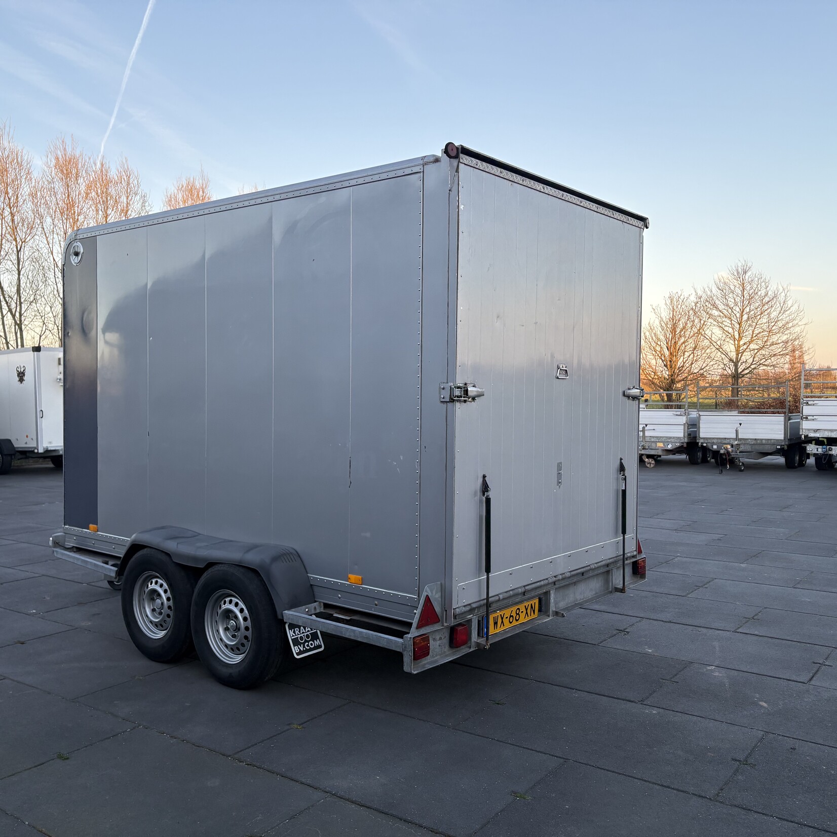 Gesloten wagen 330 x 188 x 204 cm 1999