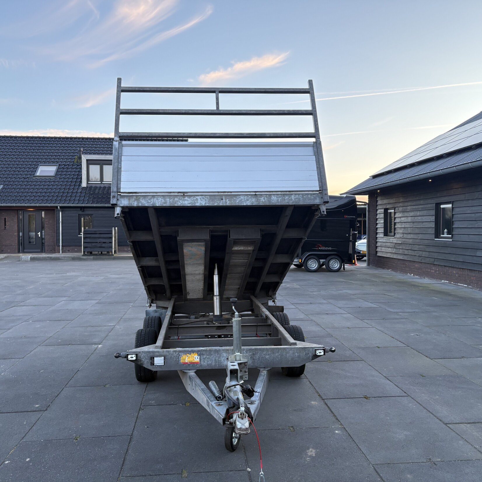 Hapert kipper 305 x 185 cm 50 cm borden