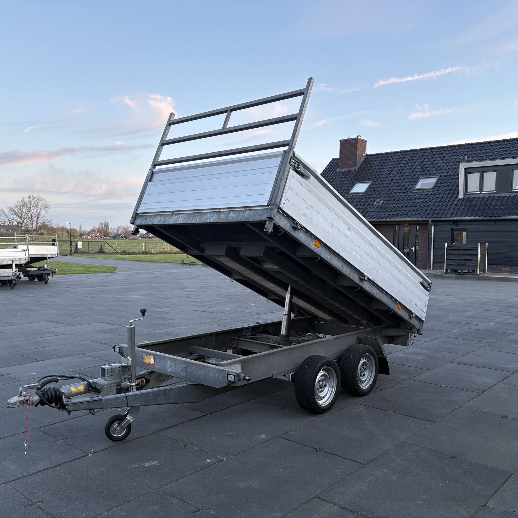 Hapert kipper 305 x 185 cm 50 cm borden