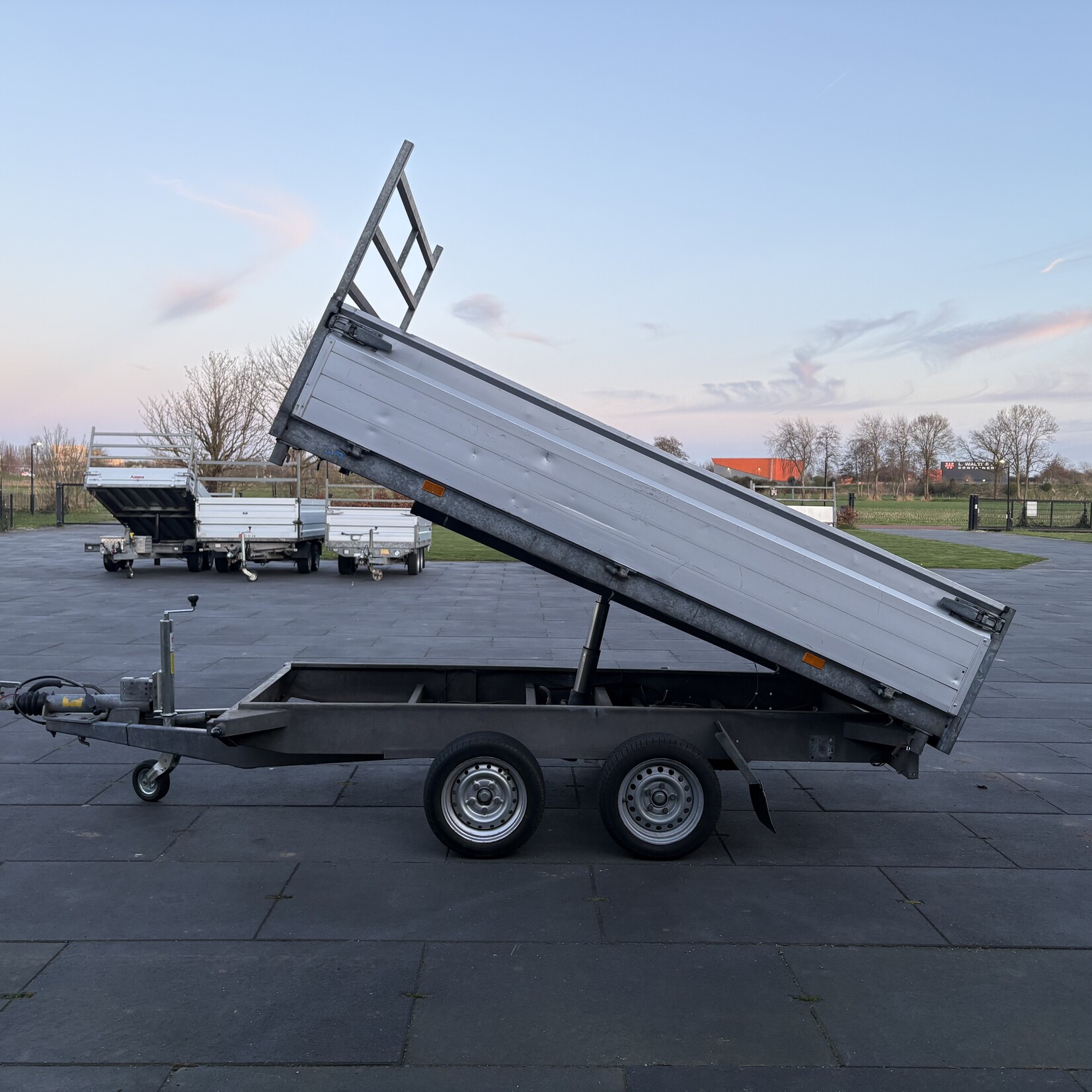 Hapert kipper 305 x 185 cm 50 cm borden