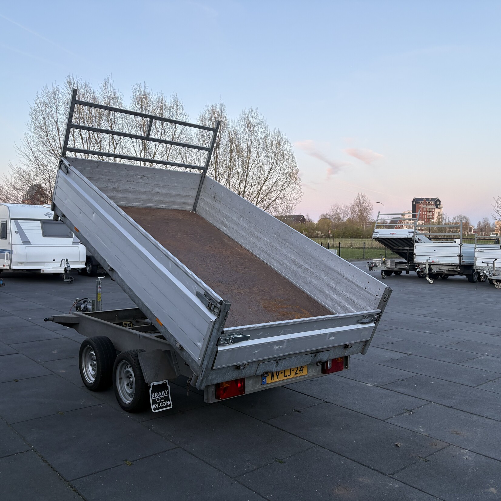 Hapert kipper 305 x 185 cm 50 cm borden