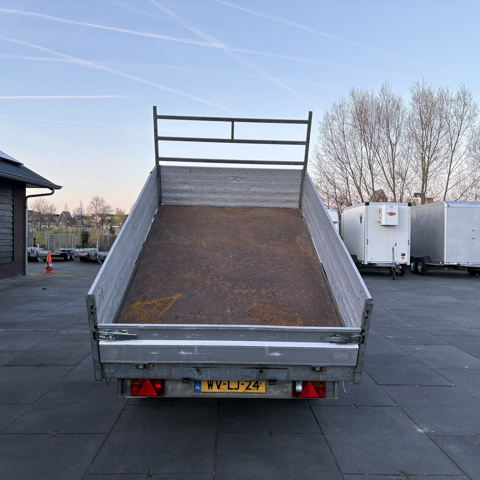 Hapert kipper 305 x 185 cm 50 cm borden