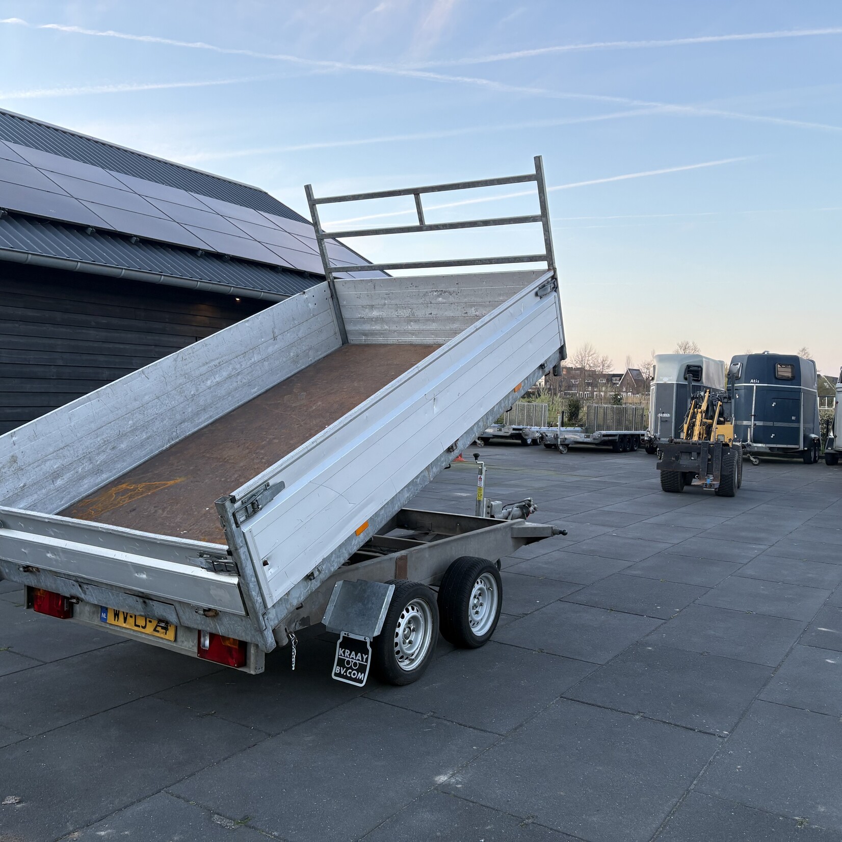 Hapert kipper 305 x 185 cm 50 cm borden