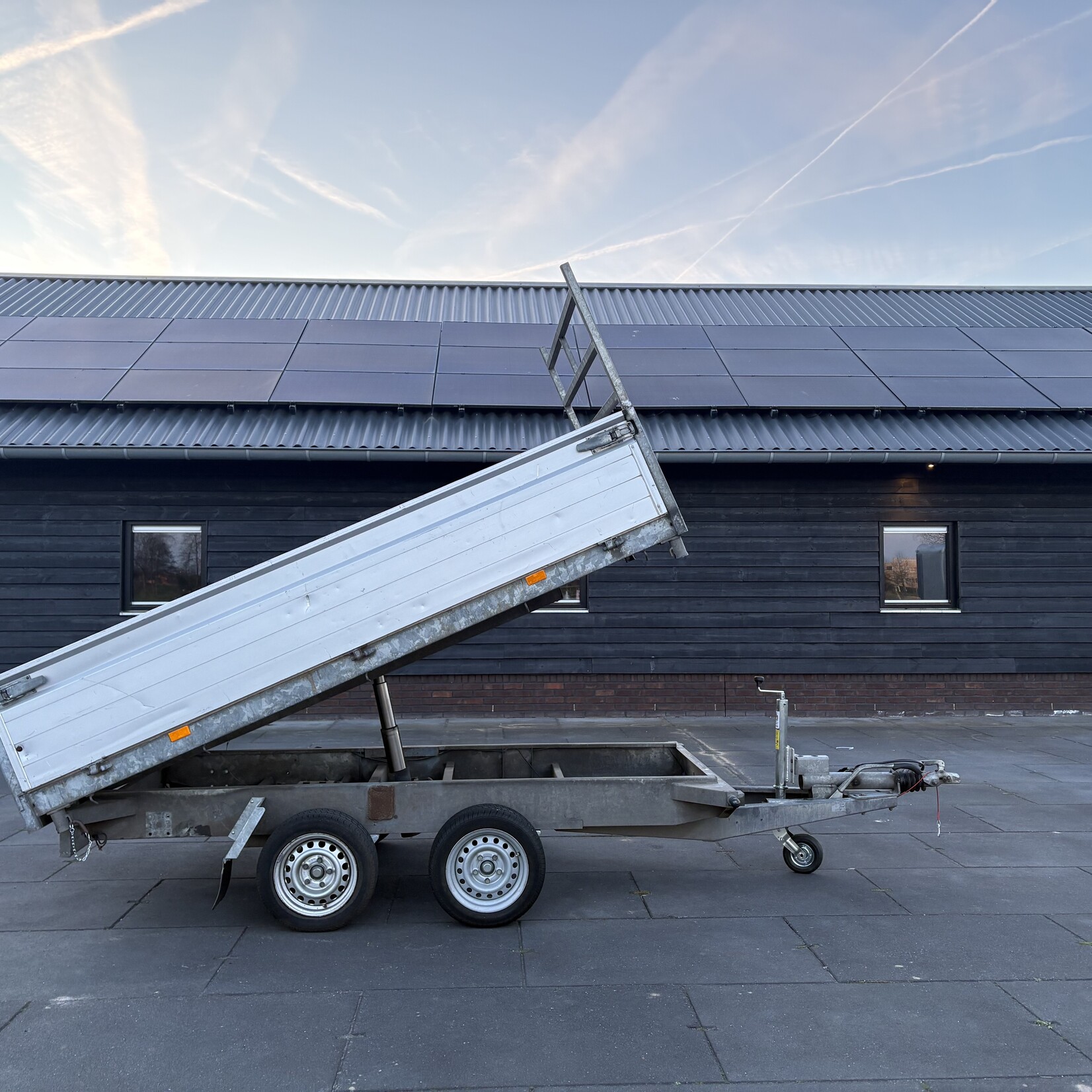 Hapert kipper 305 x 185 cm 50 cm borden