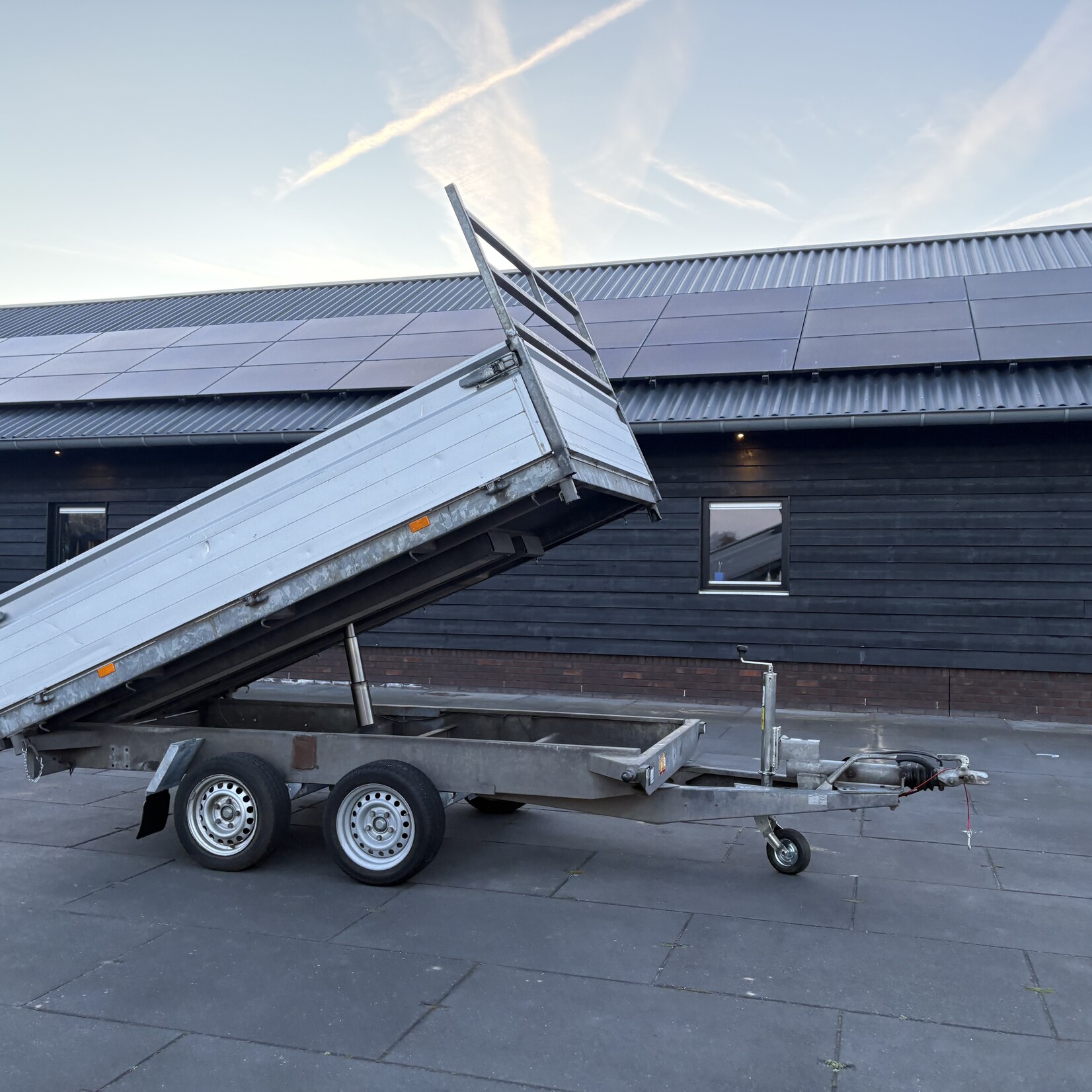 Hapert kipper 305 x 185 cm 50 cm borden