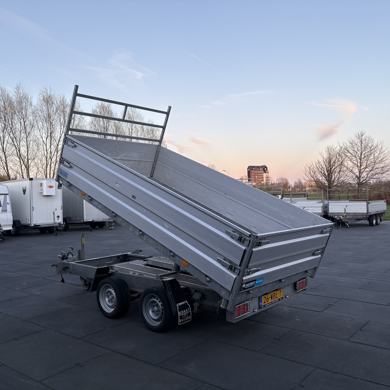 Hapert kipper 330 x 185 cm Ferro vloer met rijplaten en LED verlichting