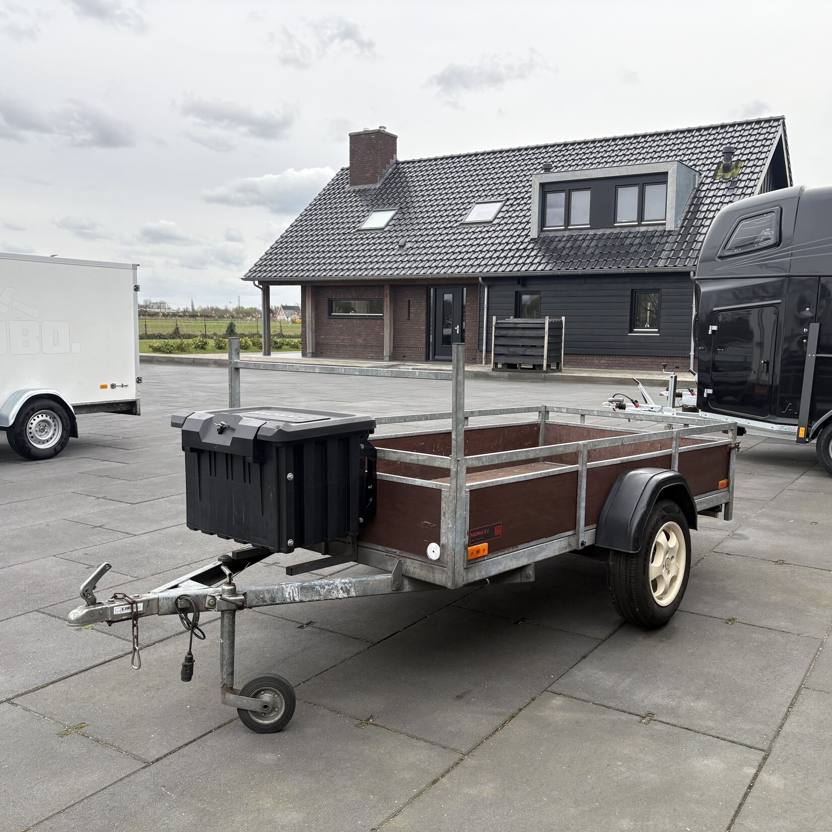 Bakwagen 250 x 130 cm 750 kg met dikke disselkist