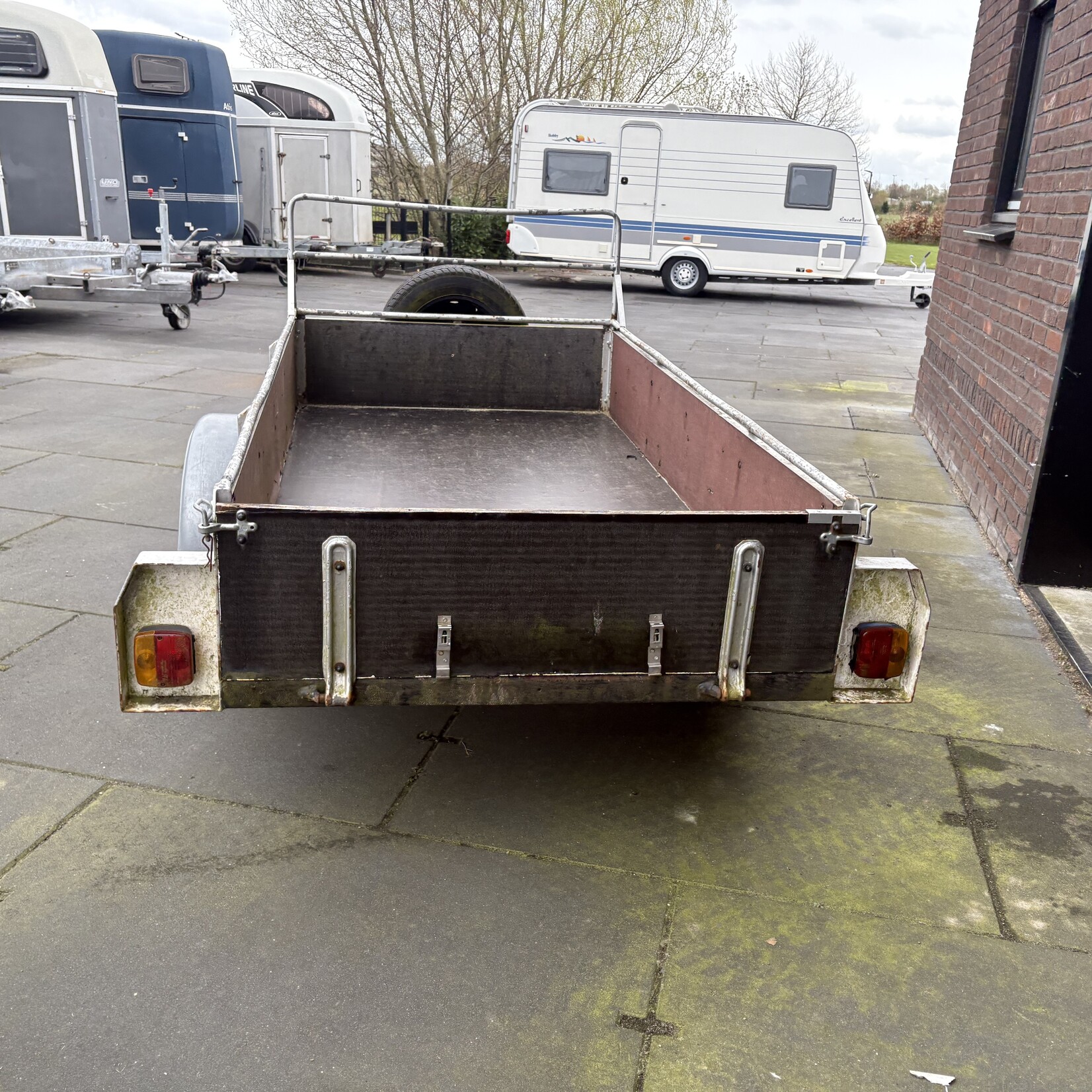 Bakwagen 200 x 110 cm 750 kg Bladgeveerd