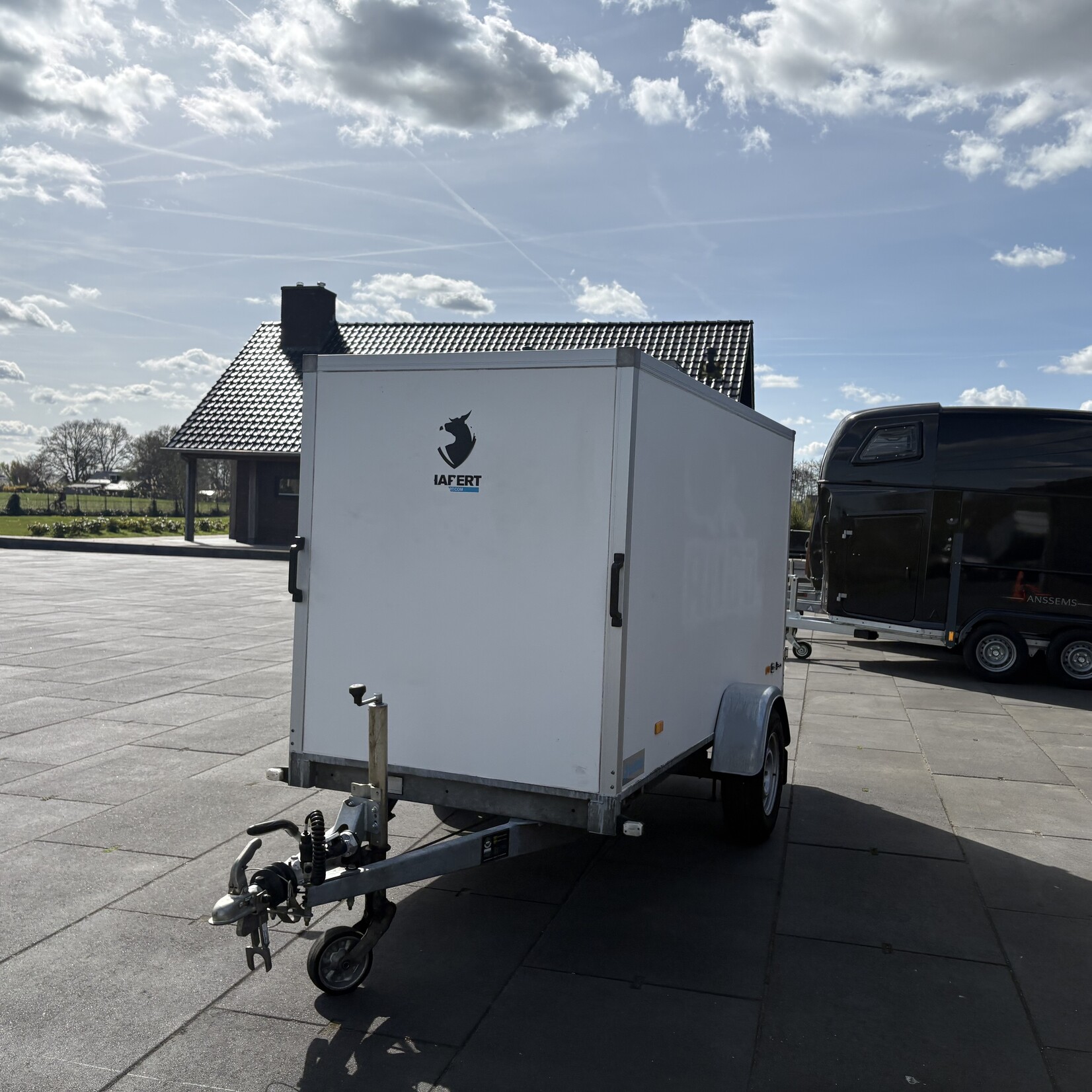 Hapert gesloten wagen 300 x 130 x 150 cm