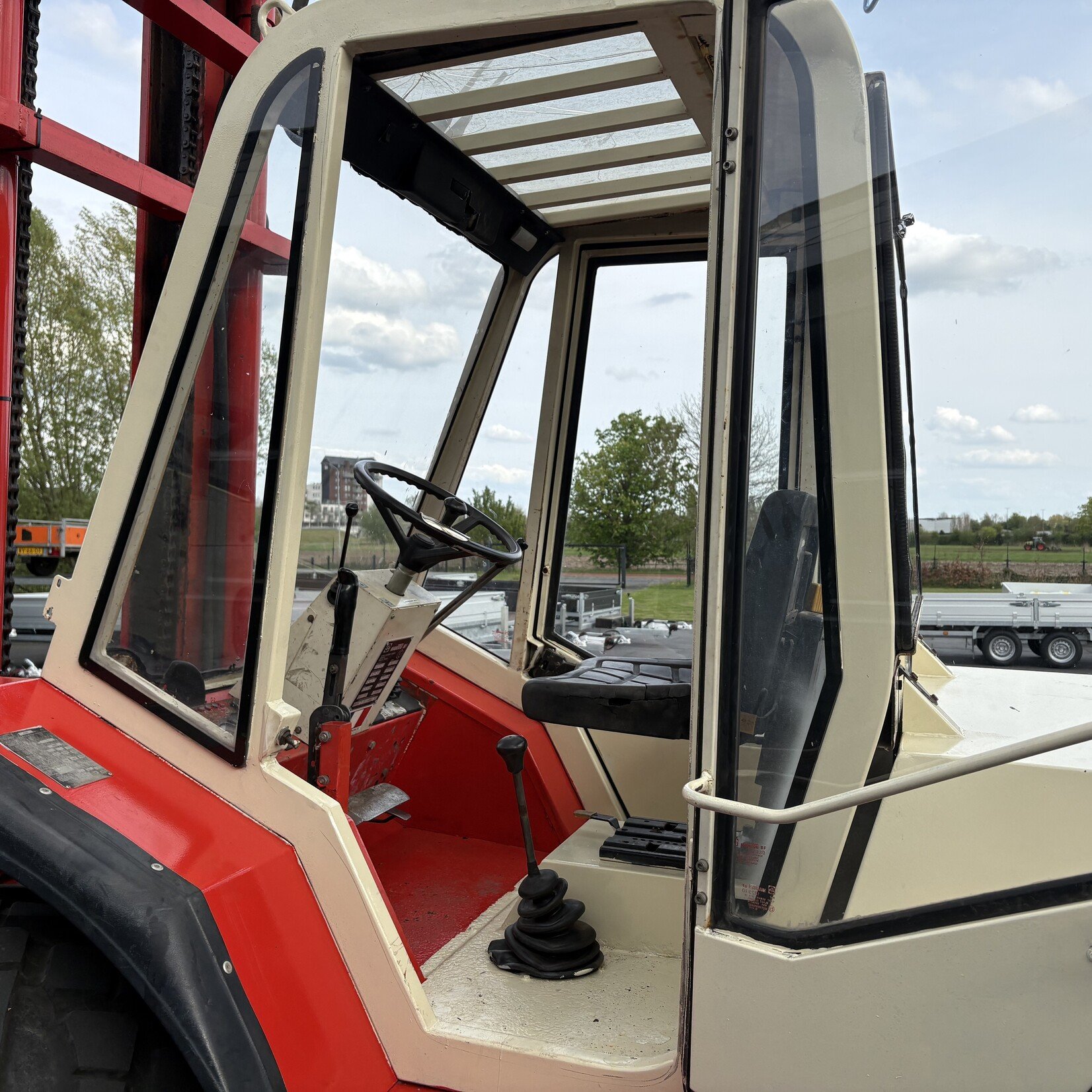 Manitou MC50CM Ruw terrein heftruck met cabine in goede staat