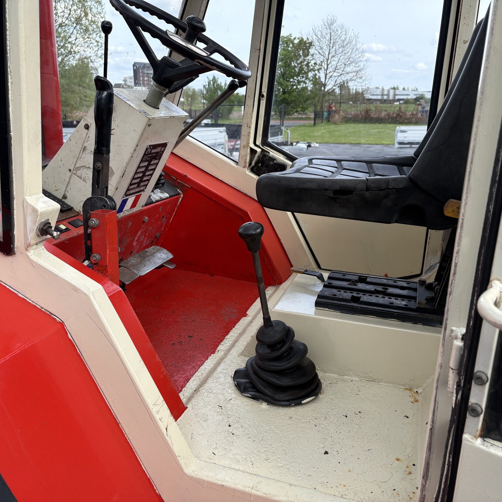 Manitou MC50CM Ruw terrein heftruck met cabine in goede staat