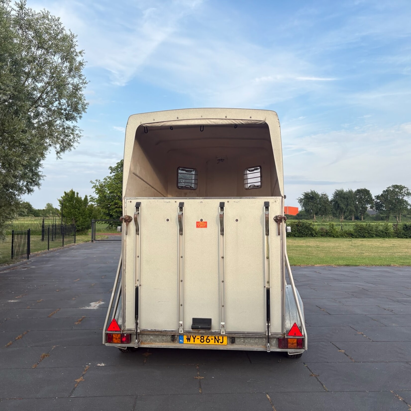 Blomert 2-paards paardentrailer LOW BUDGET !