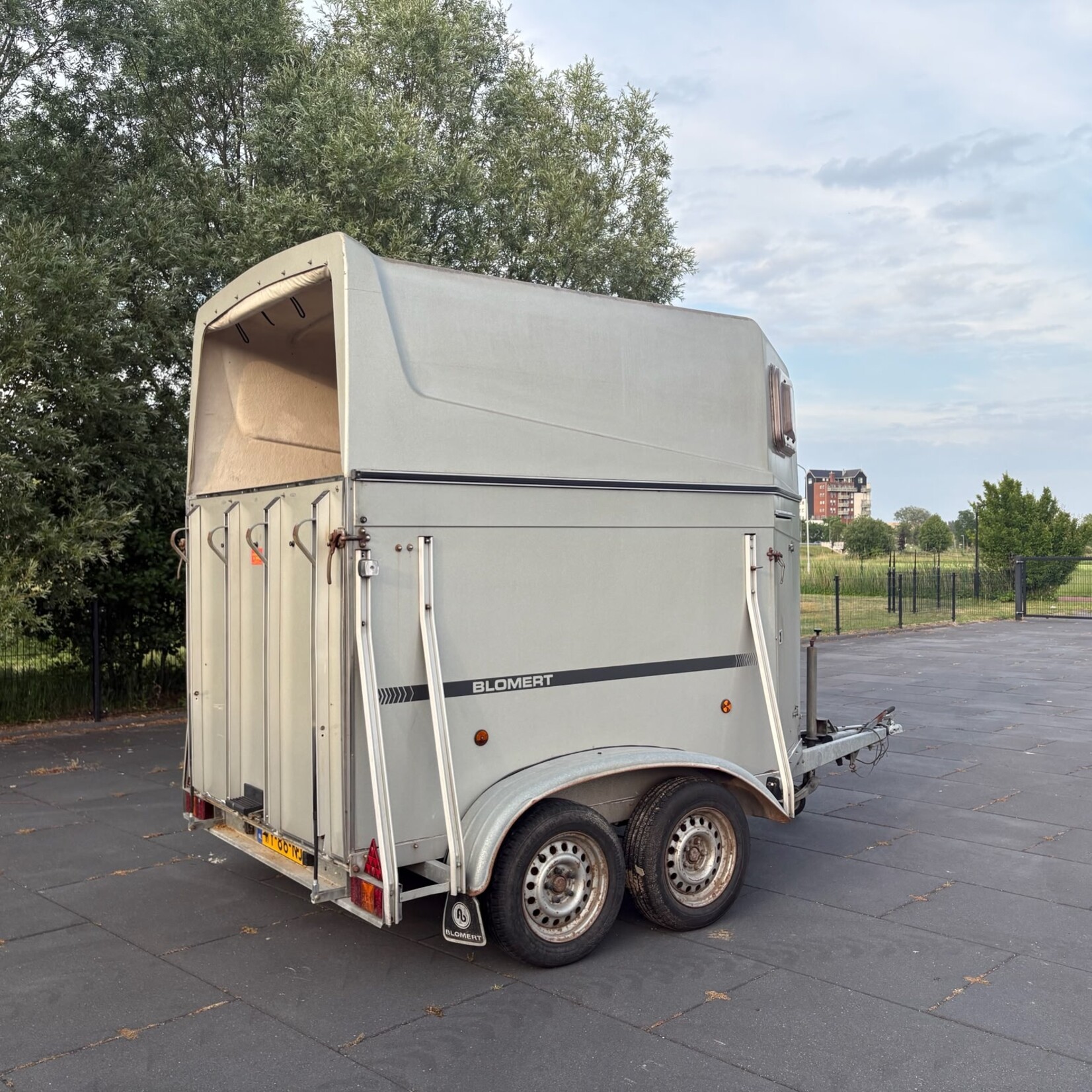 Blomert 2-paards paardentrailer LOW BUDGET !