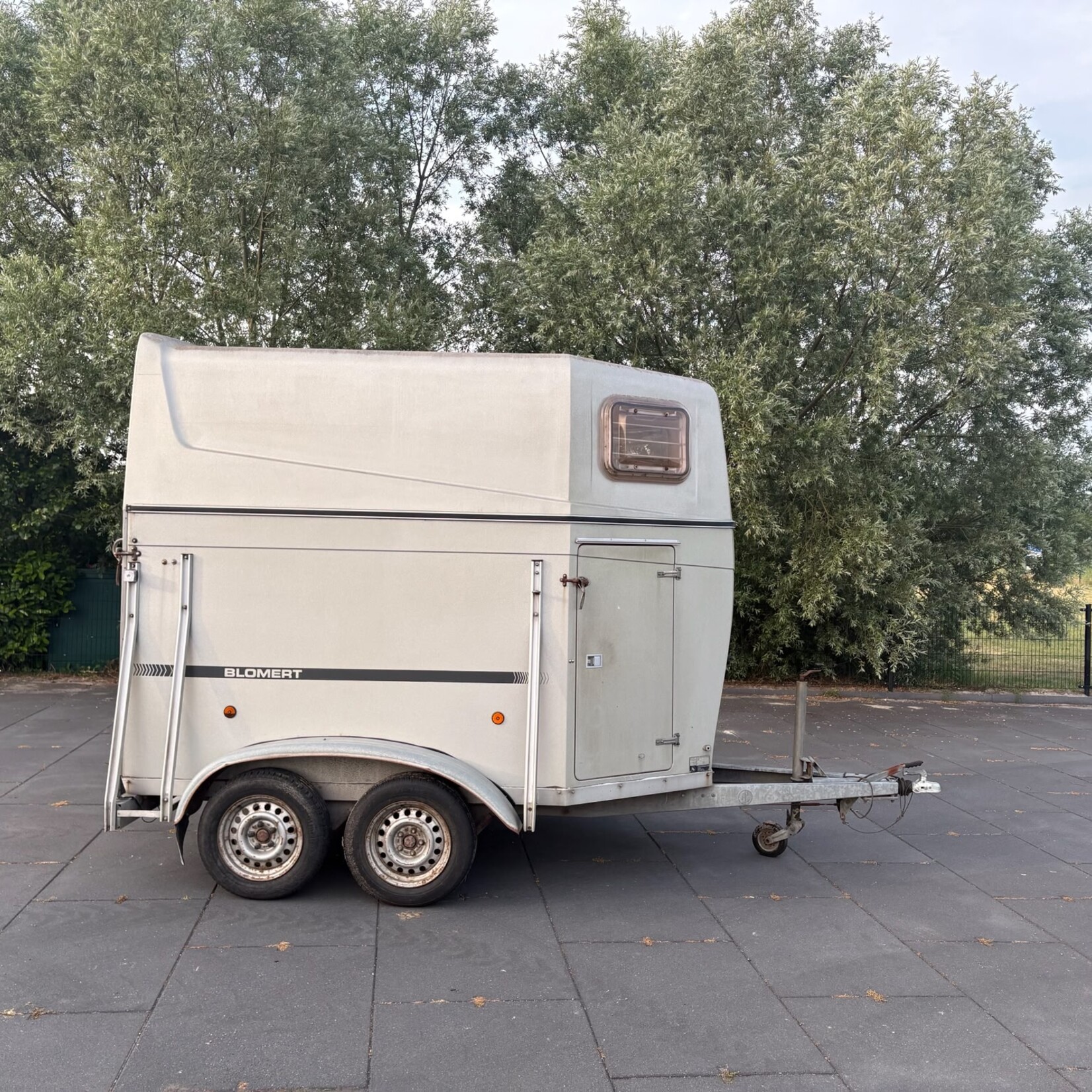 Blomert 2-paards paardentrailer LOW BUDGET !