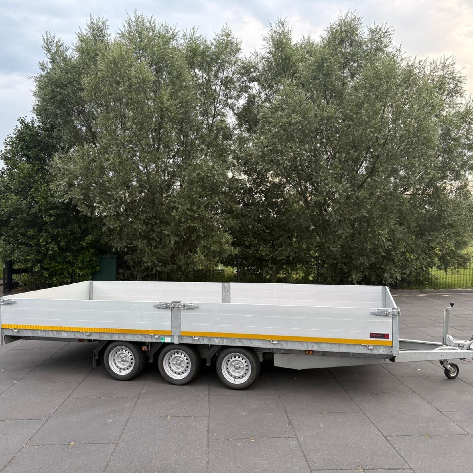 Eduard 3-asser 505 x 220 cm 3500 kg BJ 2023