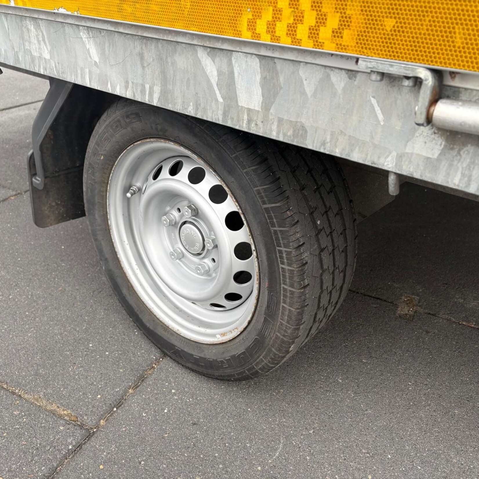 Eduard 310 x 160 cm 750 kg plateauwagen