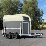 Blomert 1,5 paard trailer Marge met alu bodem en zk
