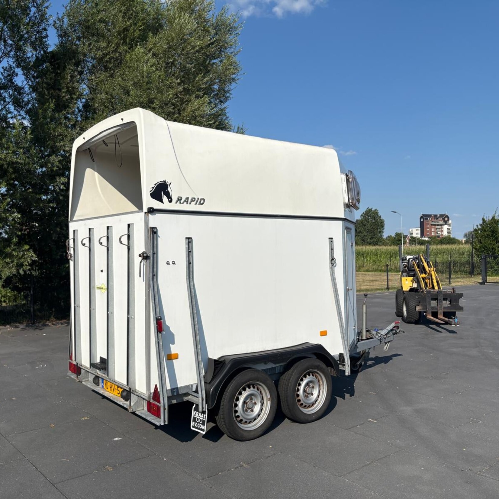 Humbaur 2-paards paardentrailer met zadelkamer