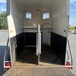 Heja 2-paards paardentrailer met zadelkamer