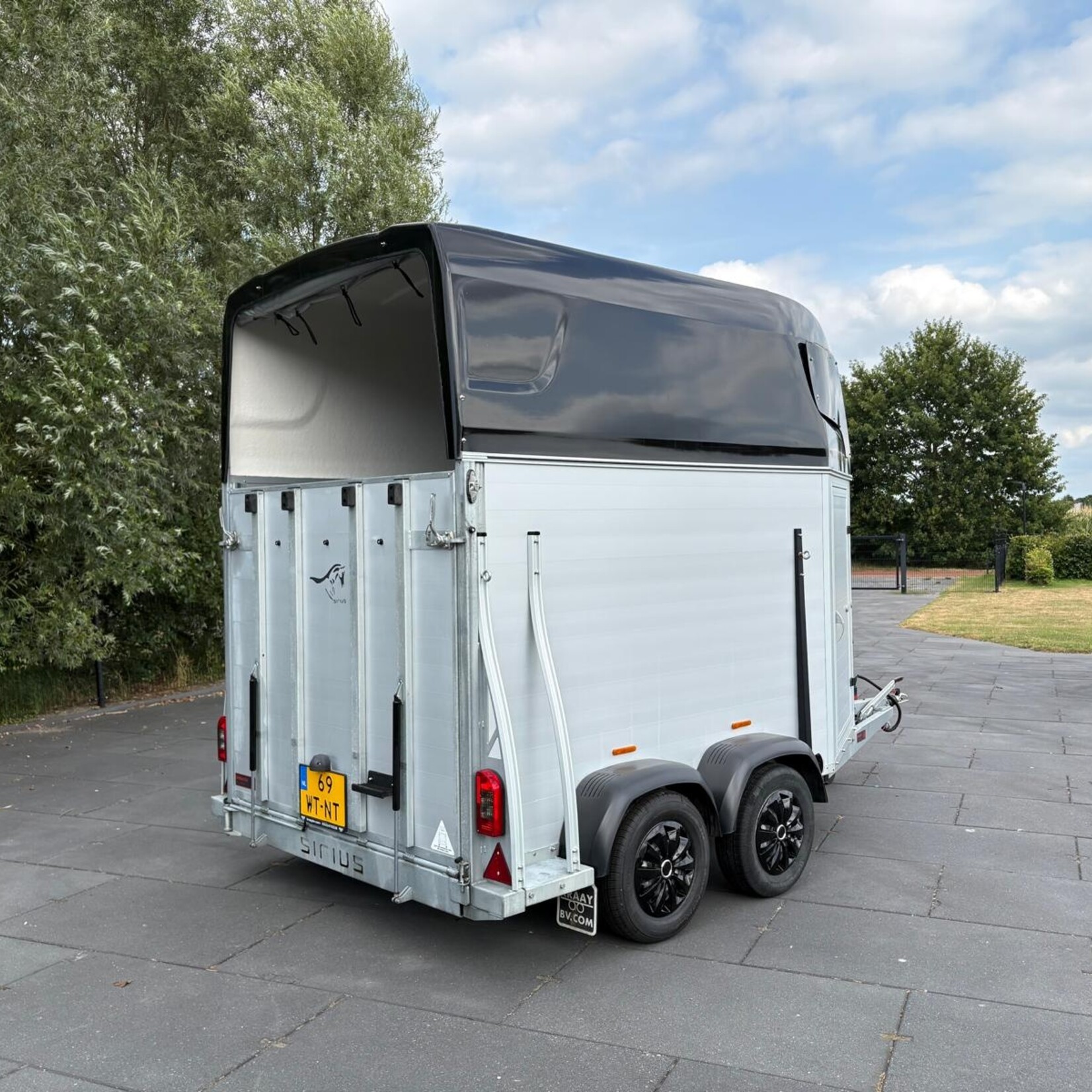 Sirius S 75 volledig alu met zadelkamer 2-paards