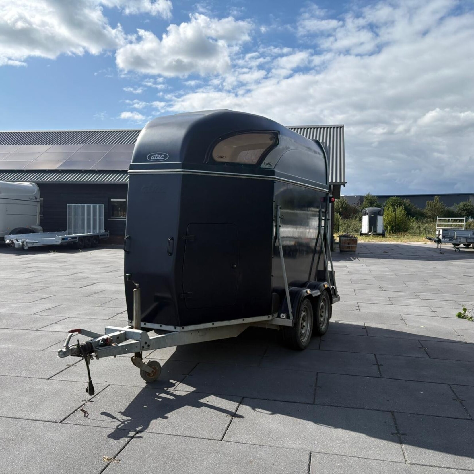 Atec Olympialine 2-paards trailer met zadelkamer (OPKNAPPER)