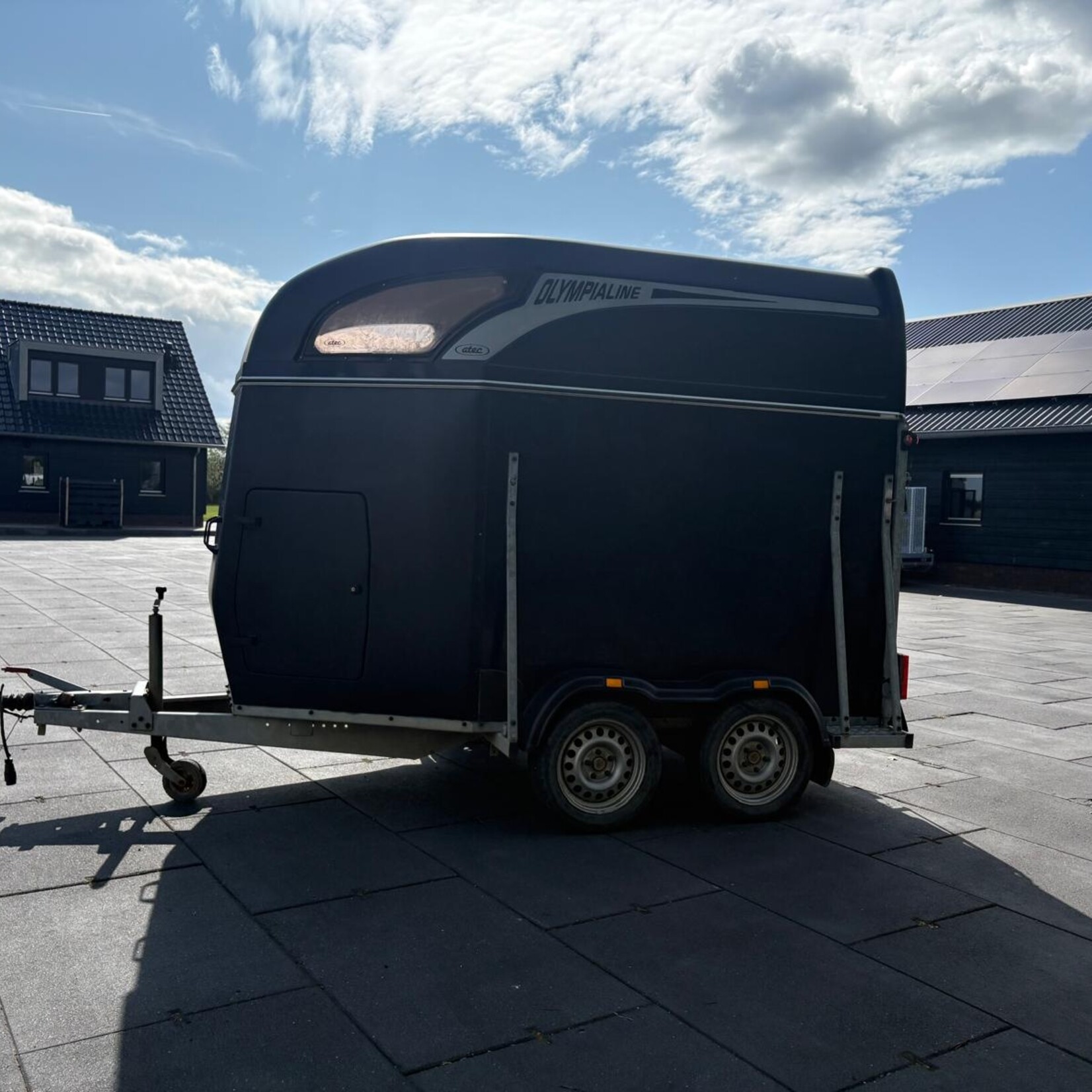 Atec Olympialine 2-paards trailer met zadelkamer (OPKNAPPER)