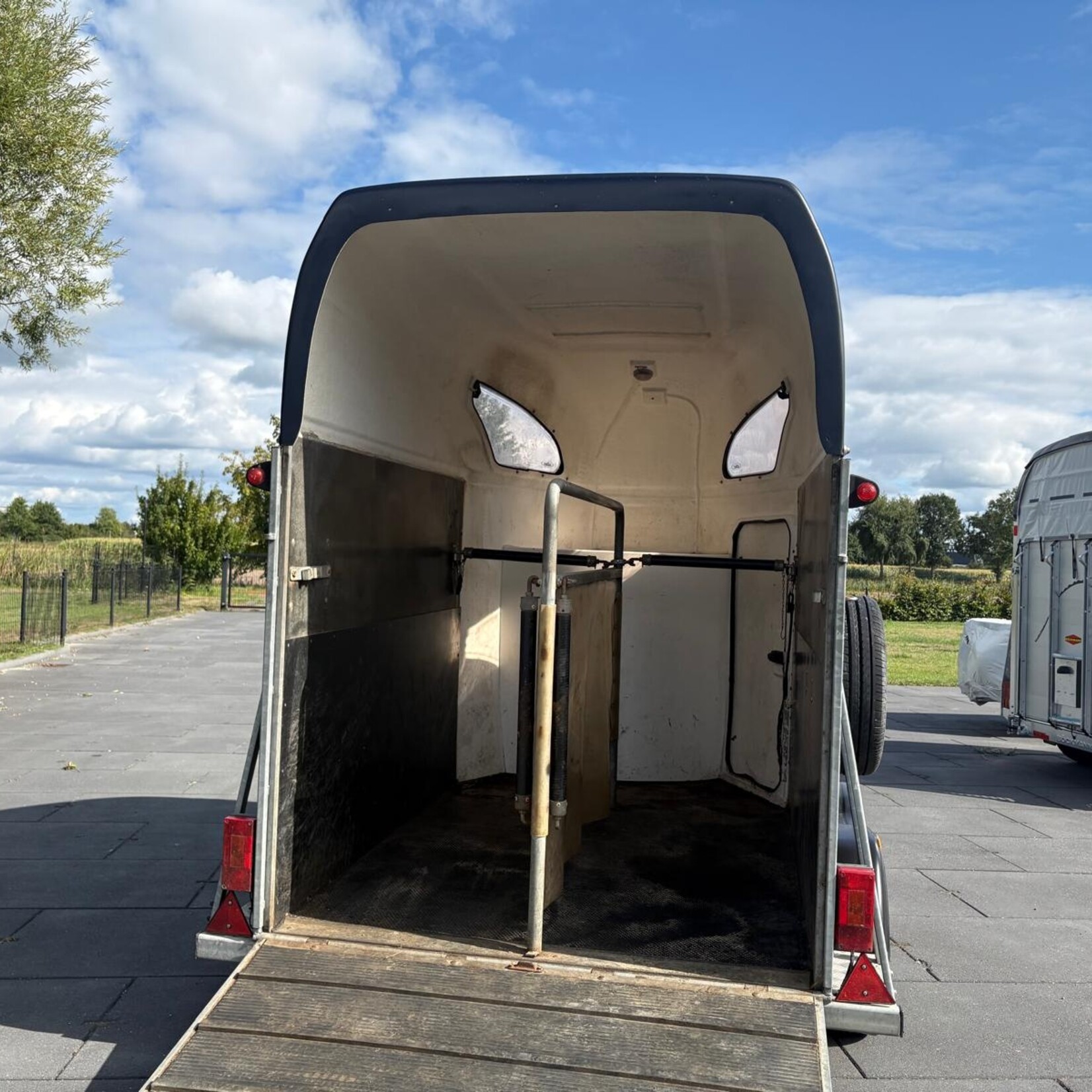 Atec Olympialine 2-paards trailer met zadelkamer (OPKNAPPER)