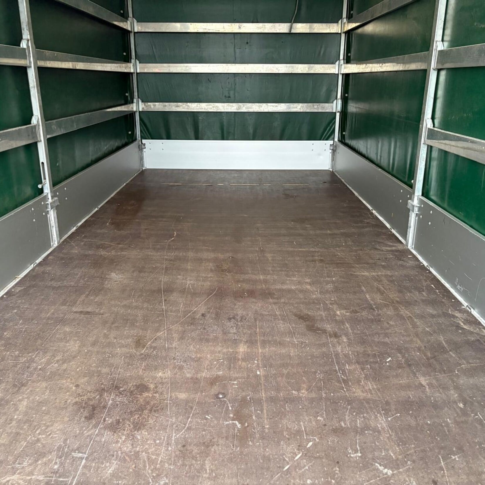 Hulco Meddax 500 x 205 cm incl huif in goede staat