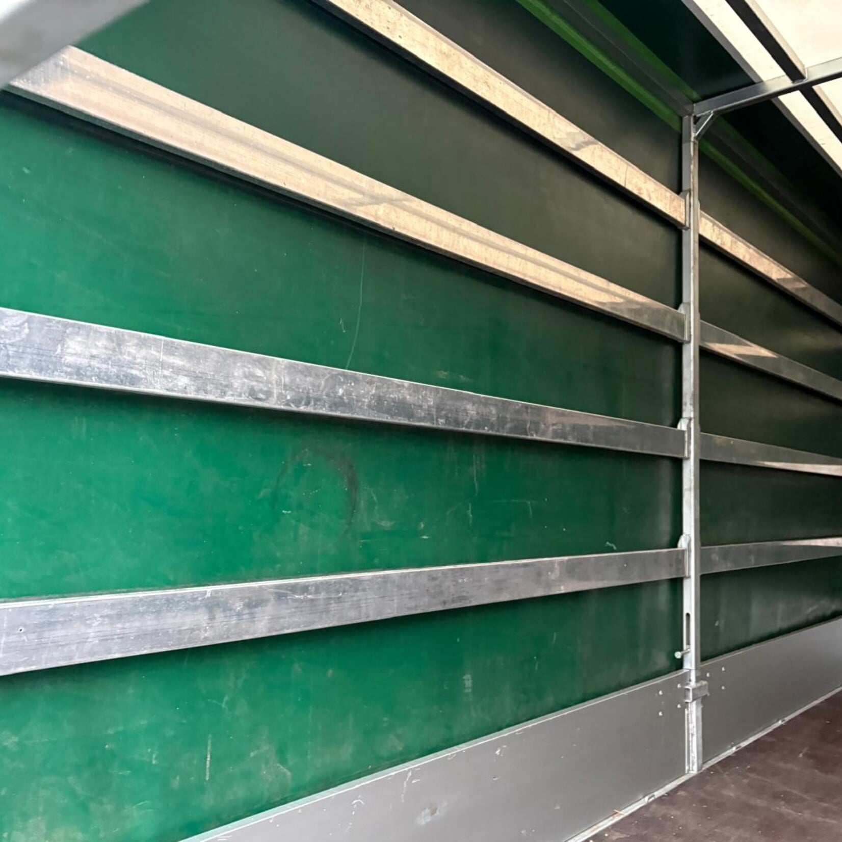 Hulco Meddax 500 x 205 cm incl huif in goede staat