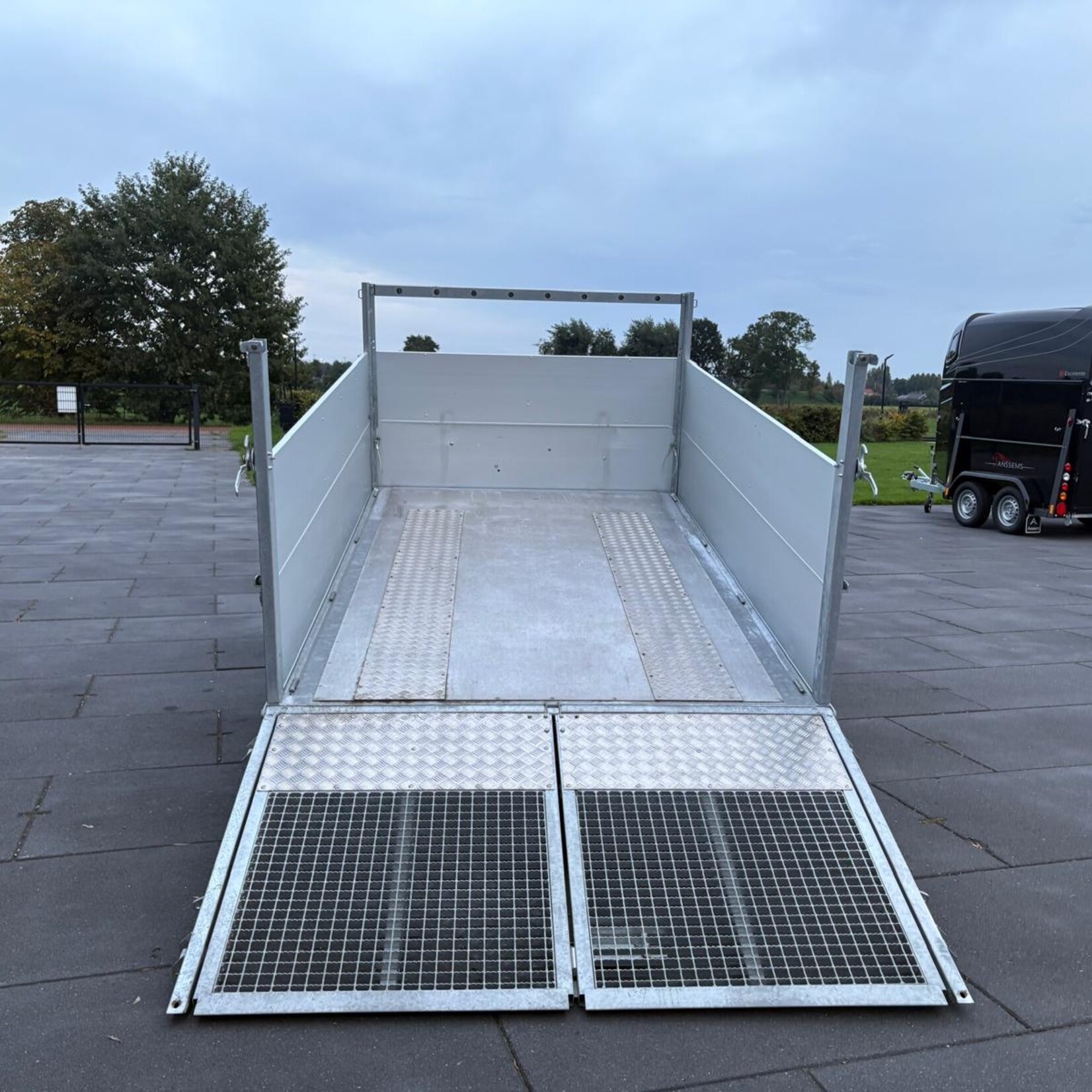 Twin Trailer 310 x 182 cm met veel handige opties 6 maanden oud !
