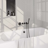 Brauer Brauer Gunmetal Edition Thermostatische Inbouw Badkraan met Omstel, Badvulcombinatie, Stopkranen, Wandhouder met Wateruitlaat, Staafhanddouche & Doucheslang - Set 1 - Draaiknoppen - PVD - Geborsteld Gunmetal
