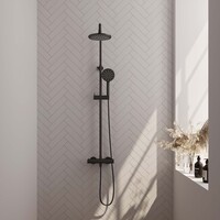 Brauer Brauer Black Editon Regendoucheset: Thermostatische Opbouwkraan met Omstel, Stijgbuis, Douchekop 20cm, 3-Standen Handdouche & Doucheslang - Set 2 - Draaiknoppen - Mat Zwart