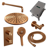 Brauer Brauer Copper Editon Regendoucheset:  Thermostatische Inbouwkraan met 3-Weg Omstel, Gebogen Wandarm, Douchekop Ø30cm, Wandhouder met Wateruitlaat, 3-Standen Handdouche & Doucheslang - Set 34 - Draaiknoppen - PVD - Geborsteld Koper