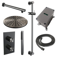 Brauer Brauer Gunmetal Editon Regendoucheset:  Thermostatische Inbouwkraan met 3-Weg Omstel, Rechte Wandarm, Douchekop 30cm, Glijstang met Wateruitlaat, Staafhanddouche & Doucheslang - Set 38 - Draaiknoppen - PVD - Geborsteld Gunmetal