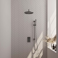 Brauer Brauer Gunmetal Editon Regendoucheset:  Thermostatische Inbouwkraan met 3-Weg Omstel, Gebogen Wandarm, Douchekop 30cm, Glijstang met Wateruitlaat, Staafhanddouche & Doucheslang - Set 40 - Draaiknoppen - PVD - Geborsteld Gunmetal