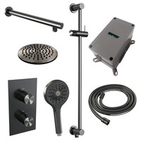 Brauer Brauer Gunmetal Editon Regendoucheset:  Thermostatische Inbouwkraan met 3-Weg Omstel, Rechte Wandarm, Douchekop 20cm, Glijstang met Wateruitlaat, 3-Standen Handdouche & Doucheslang - Set 43 - Draaiknoppen - PVD - Geborsteld Gunmetal