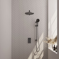 Brauer Brauer Gunmetal Editon Regendoucheset:  Thermostatische Inbouwkraan met 3-Weg Omstel, Rechte Wandarm, Douchekop 30cm, Glijstang met Wateruitlaat, 3-Standen Handdouche & Doucheslang - Set 44 - Draaiknoppen - PVD - Geborsteld Gunmetal