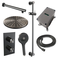 Brauer Brauer Gunmetal Editon Regendoucheset:  Thermostatische Inbouwkraan met 3-Weg Omstel, Rechte Wandarm, Douchekop 30cm, Glijstang met Wateruitlaat, 3-Standen Handdouche & Doucheslang - Set 44 - Draaiknoppen - PVD - Geborsteld Gunmetal