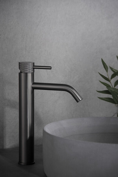 Wiesbaden Wiesbaden Ribbd XL Wastafelkraan - Opbouw - Hoog - Geborsteld Gunmetal