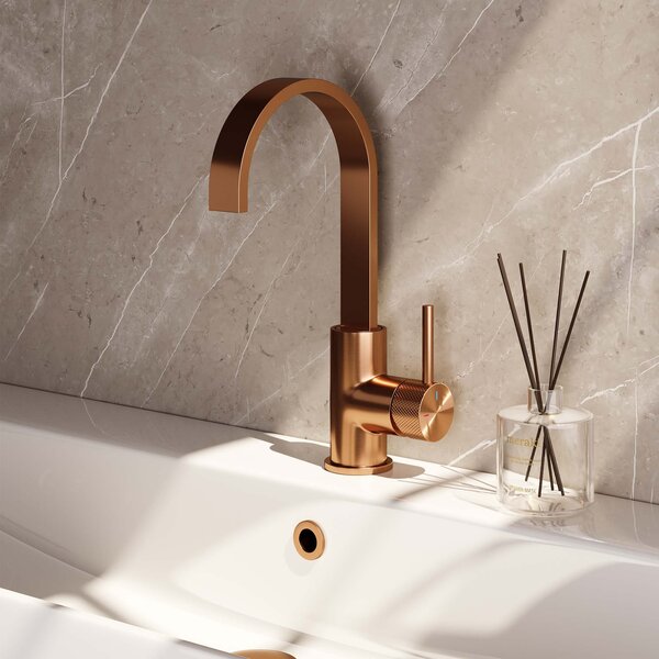 Brauer Brauer Copper Carving Opbouw Wastafelmengkraan met Draaibare Platte Uitloop - Model A - Hoog - Geribbeld Hendel - PVD - PVD - Geborsteld Koper